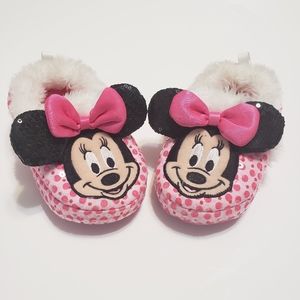 EUC DISNEY Minnie Mouse Pink Faux Fur Slippers
